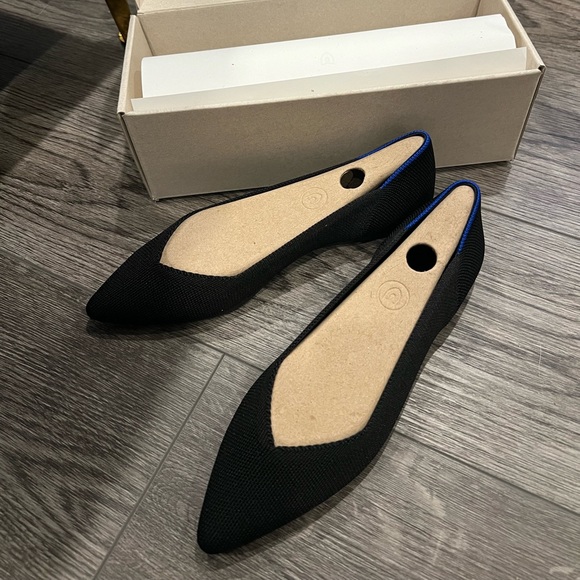 NIB Rothy’s Point (original) Black Flat size 6 - Picture 2 of 2